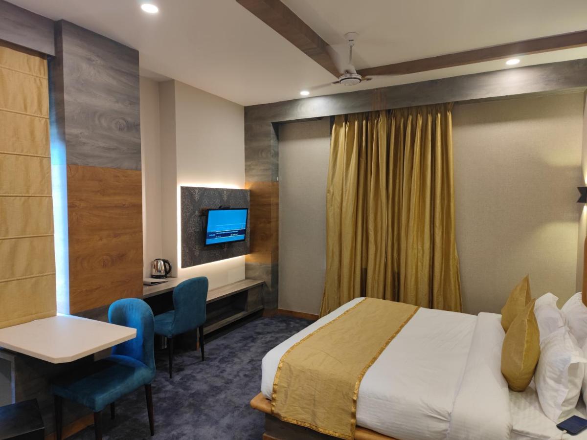 Prime Land Hotel Varanasi Eksteriør billede