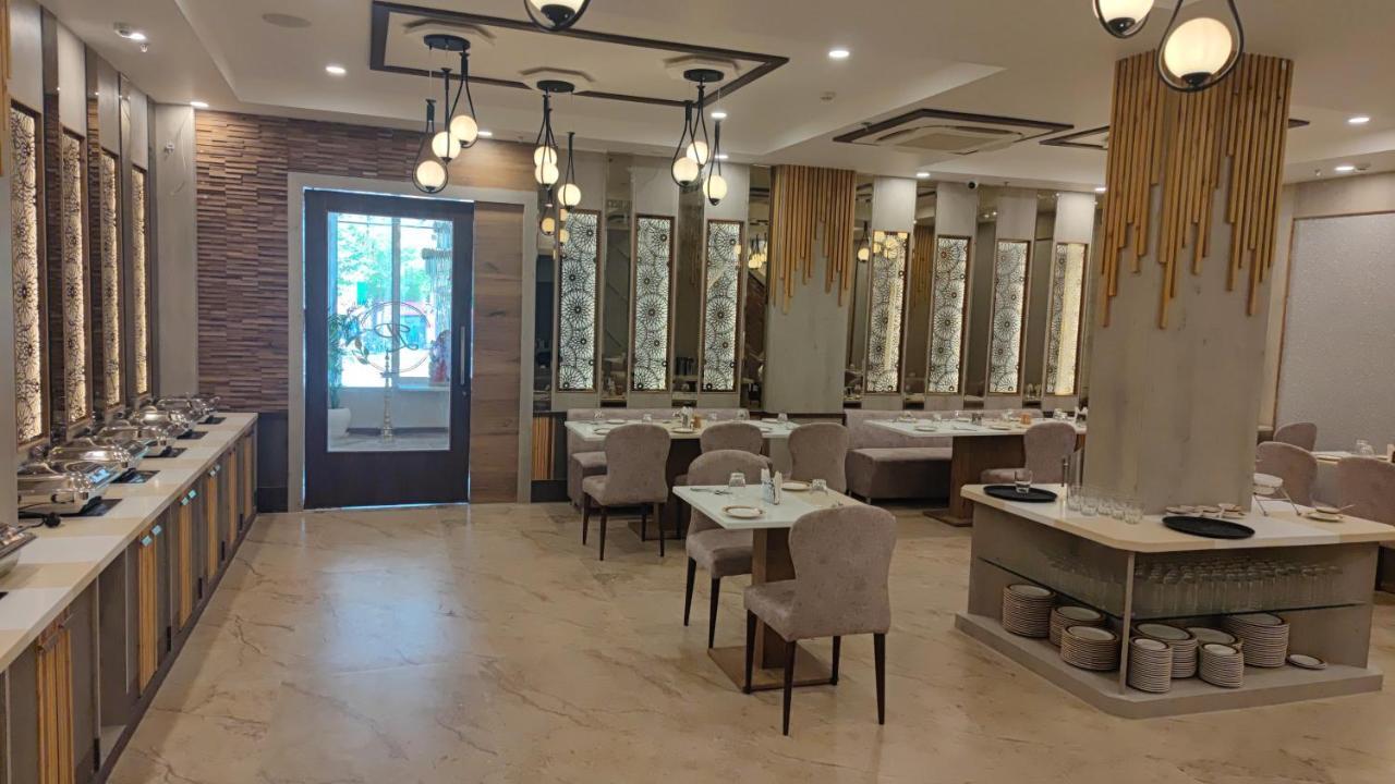 Prime Land Hotel Varanasi Eksteriør billede