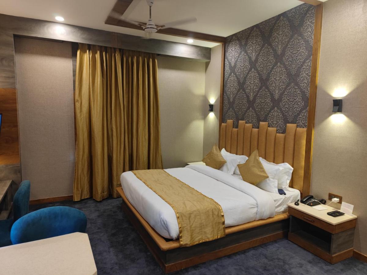 Prime Land Hotel Varanasi Eksteriør billede