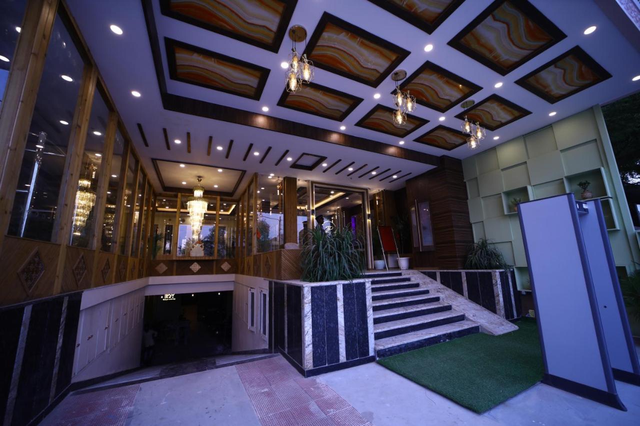 Prime Land Hotel Varanasi Eksteriør billede