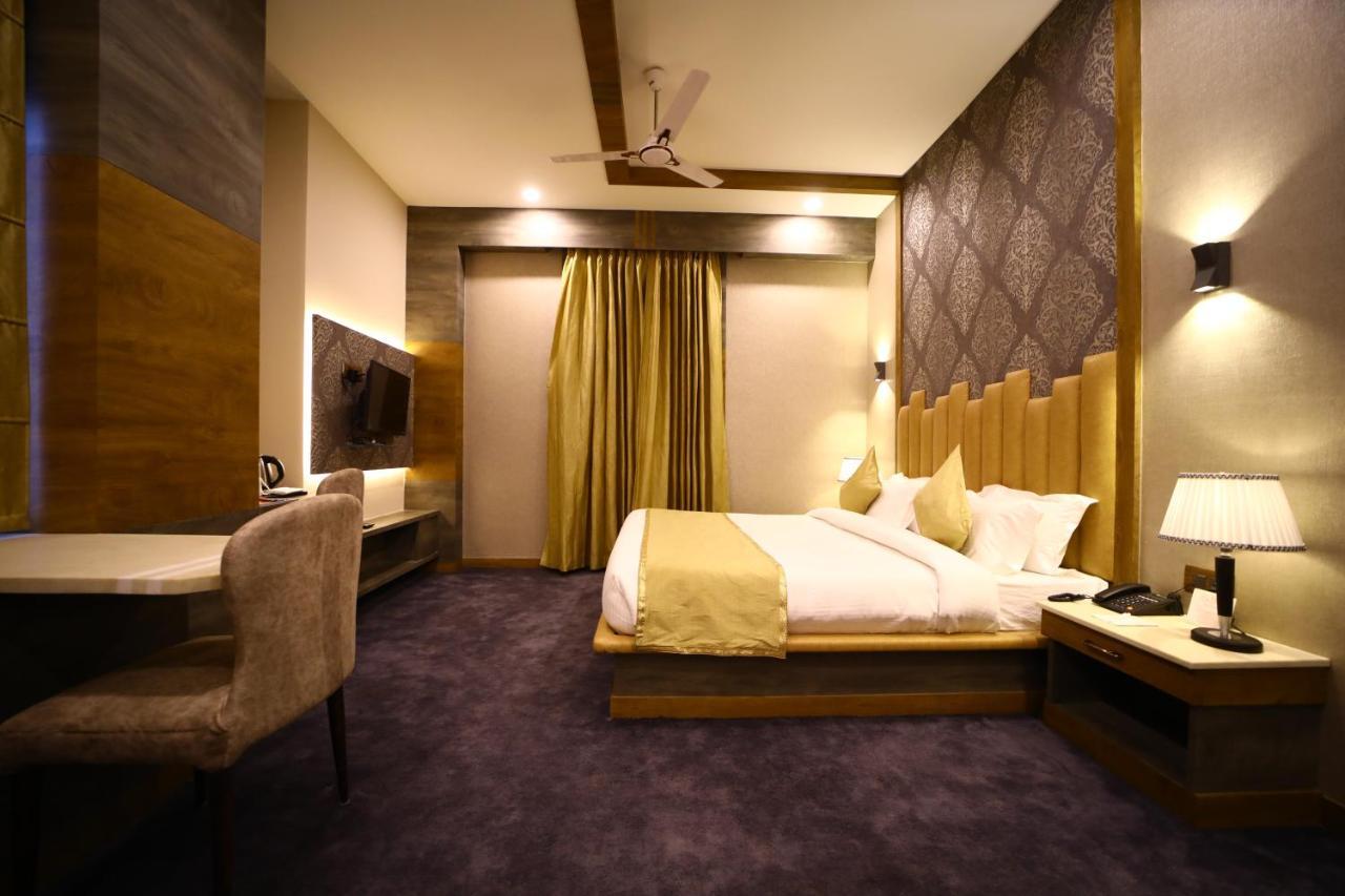 Prime Land Hotel Varanasi Eksteriør billede