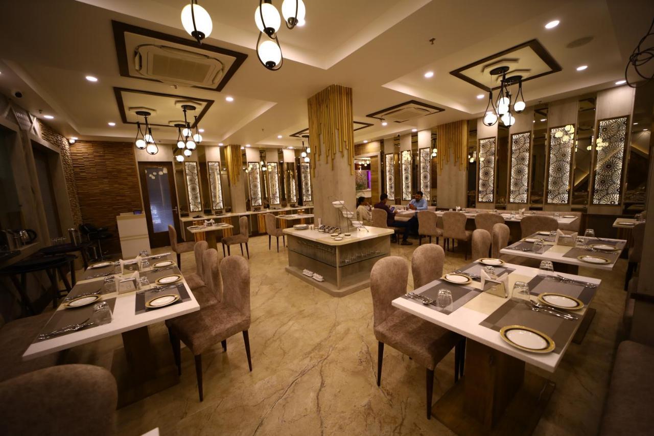 Prime Land Hotel Varanasi Eksteriør billede