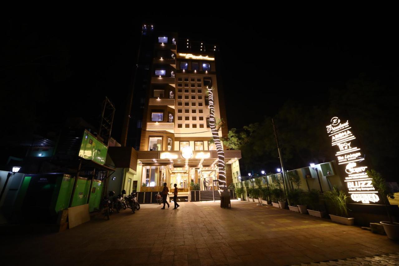 Prime Land Hotel Varanasi Eksteriør billede