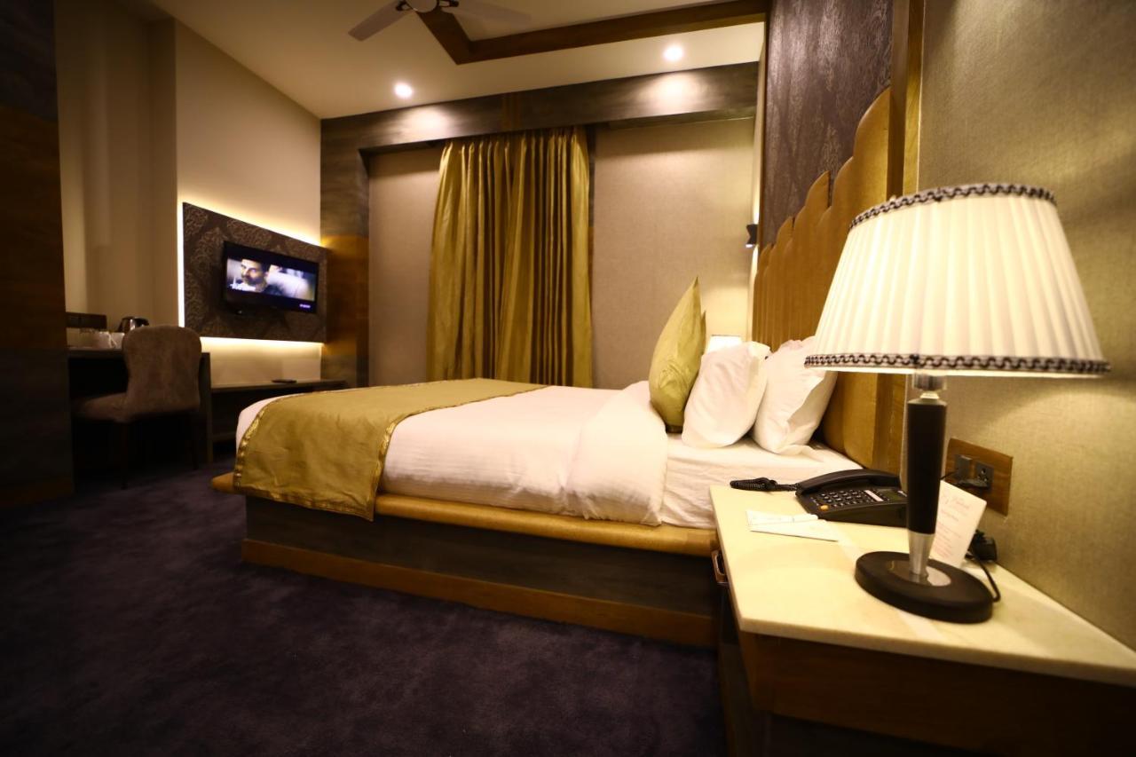 Prime Land Hotel Varanasi Eksteriør billede