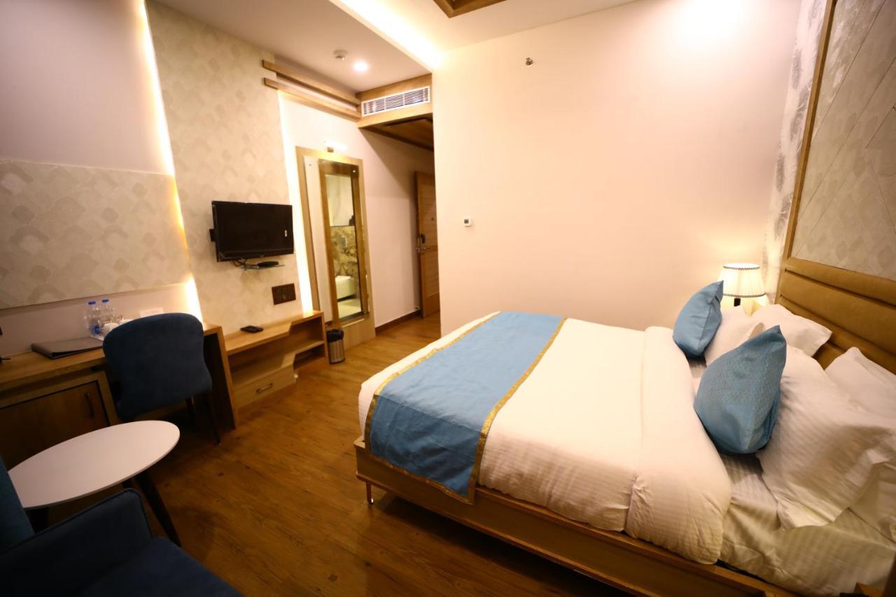 Prime Land Hotel Varanasi Eksteriør billede