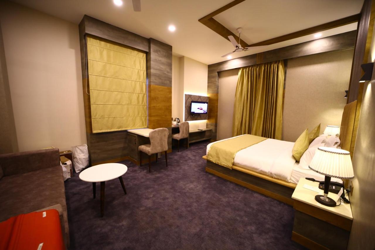 Prime Land Hotel Varanasi Eksteriør billede
