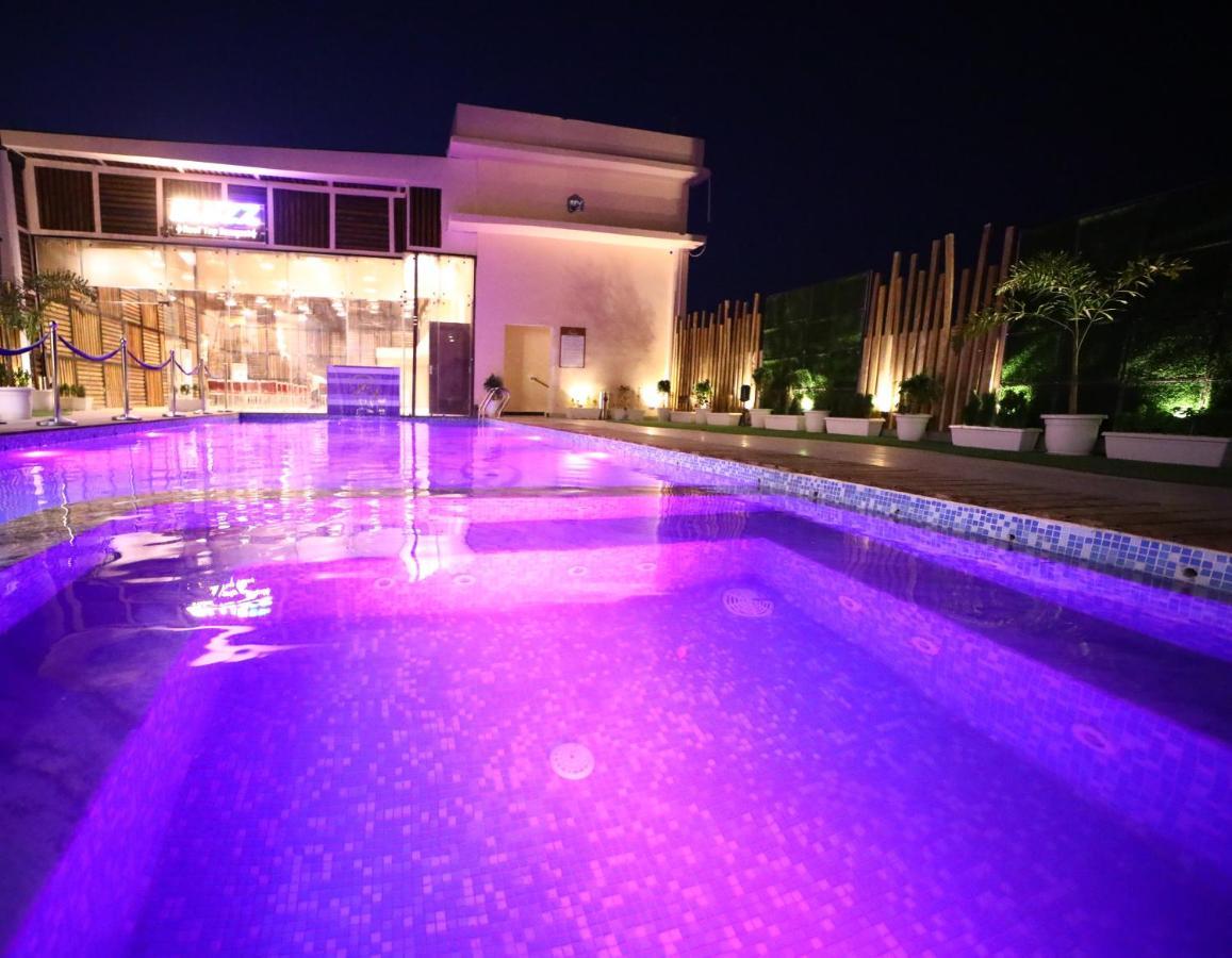 Prime Land Hotel Varanasi Eksteriør billede
